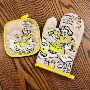 Retro “Droppin’ New Recipes On Your A**” Oven Mit Set Yellow Tan Funny Vintage